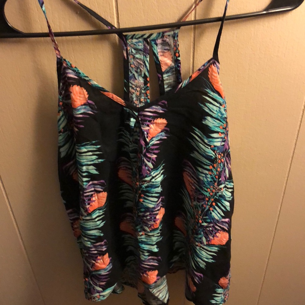 Cute Hawaiian print flowy tank